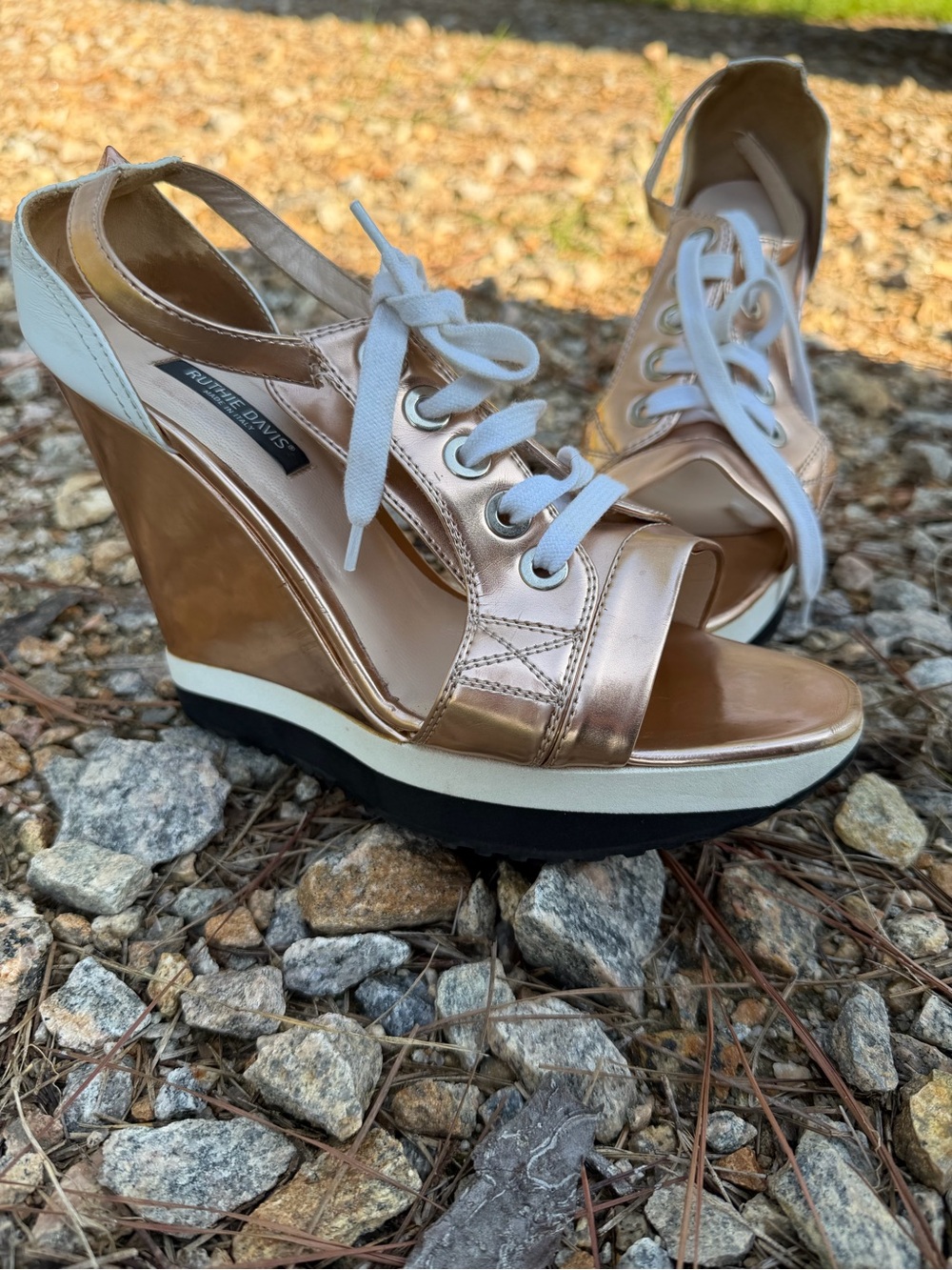 Authentic rare Ruthie Davis Metallic Rose Gold wedges